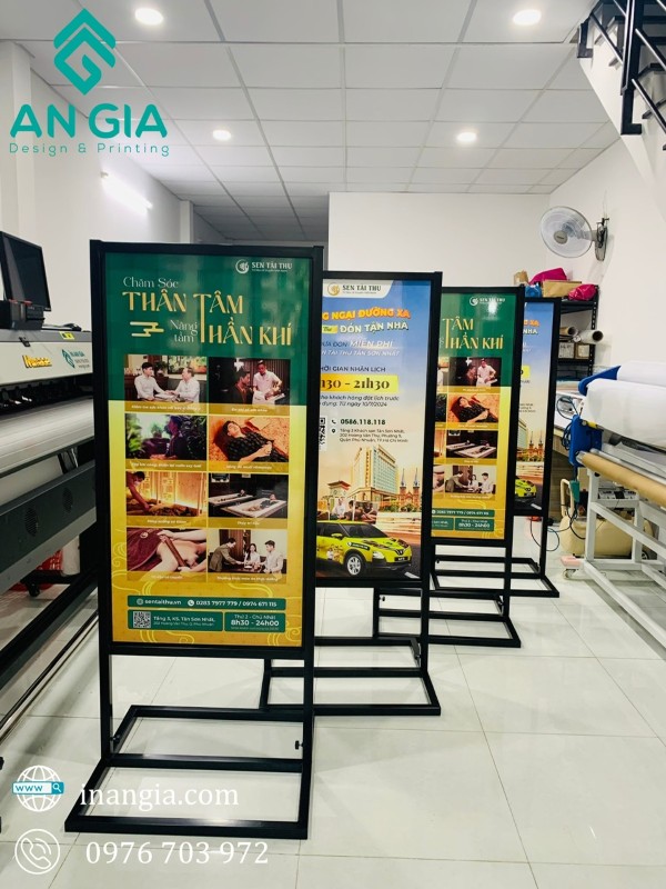 Standee khung sắt chắc chắn kích thước 60x160cm thiết kế sang trọng cho cửa hàng tại TPHCM